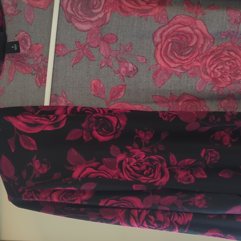 Torrid sz 1 Black with Red Rose Long Cardigan